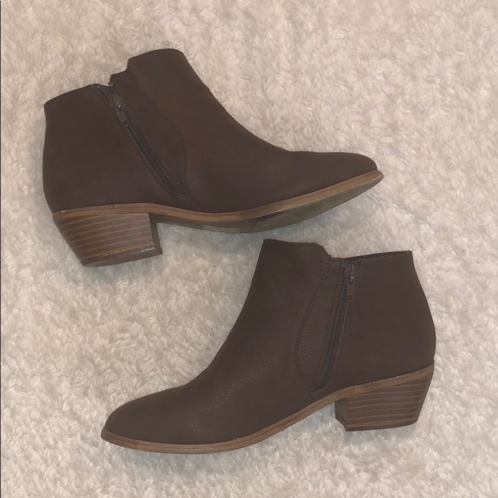 URBAN OUTFITTERS // ECOTE brown booties